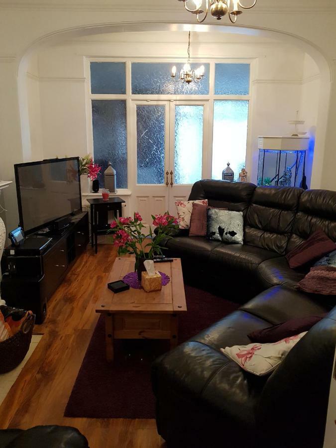 Beautiful Room In Victorian Family Home Ilford Dış mekan fotoğraf