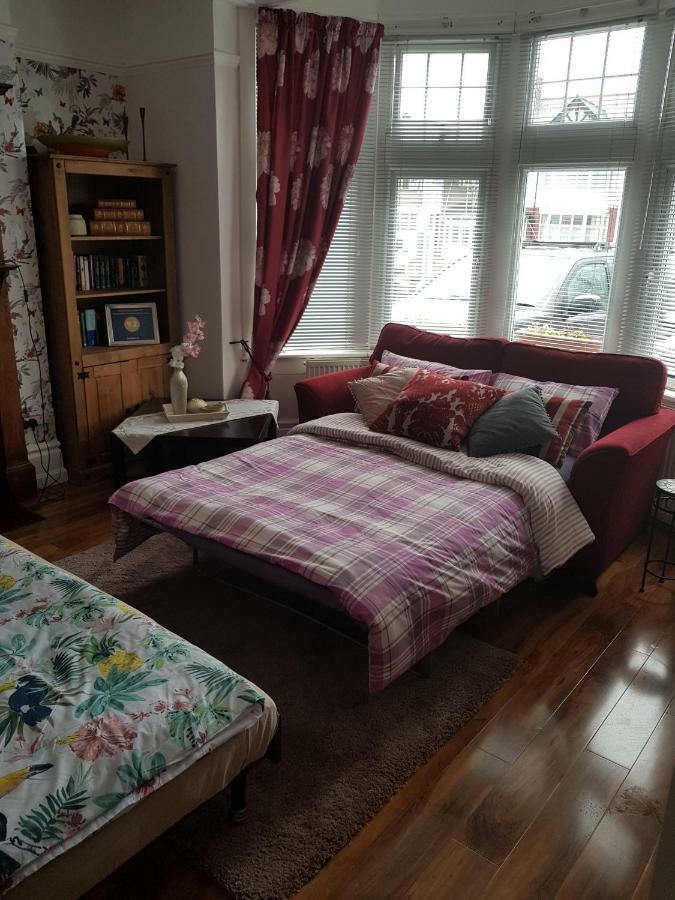 Beautiful Room In Victorian Family Home Ilford Dış mekan fotoğraf