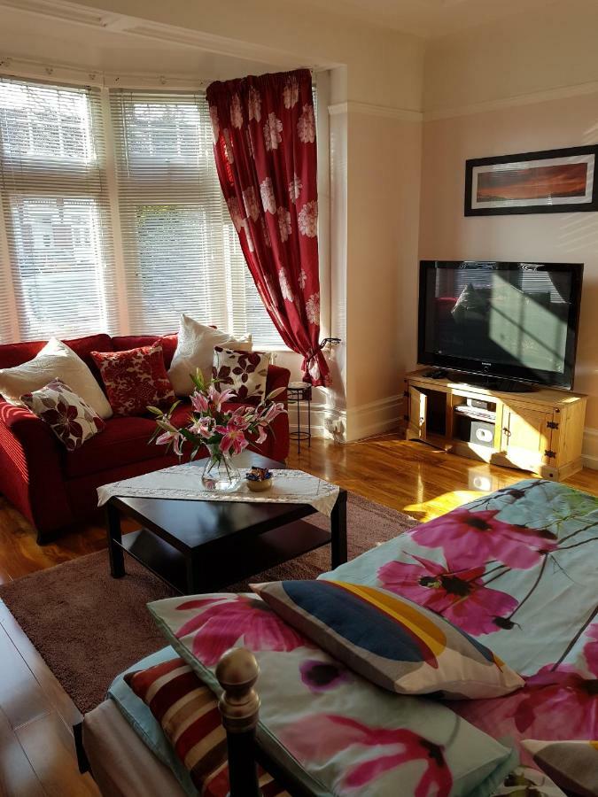 Beautiful Room In Victorian Family Home Ilford Dış mekan fotoğraf