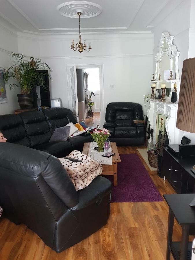 Beautiful Room In Victorian Family Home Ilford Dış mekan fotoğraf